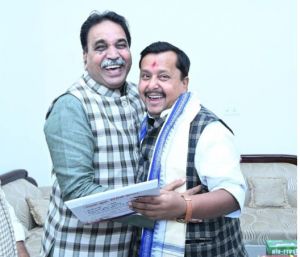 विधायक राजेश मूणत ने छत्तीसगढ़ के प्रभारी नितिन नवीन से मुलाकात की विधायक राजेश मूणत ने छत्तीसगढ़ के प्रभारी नितिन नवीन से मुलाकात की