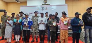 बस्तर में शांति और विकास की नई दिशा : 65 लाख के इनामी 10 माओवादी आत्मसमर्पण कर मुख्यधारा में लौटे बस्तर में शांति और विकास की नई दिशा : 65 लाख के इनामी 10 माओवादी आत्मसमर्पण कर मुख्यधारा में लौटे