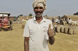 पारदर्शी धान खरीदी से खुश मुढ़ीपार के किसान कुमार वर्मा : बेटे की शादी में करेंगे राशि का उपयोग पारदर्शी धान खरीदी से खुश मुढ़ीपार के किसान कुमार वर्मा : बेटे की शादी में करेंगे राशि का उपयोग