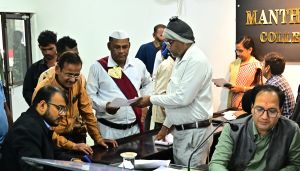 कलेक्टर ने साप्ताहिक जनदर्शन में सुनी लोगों की समस्याएं कलेक्टर ने साप्ताहिक जनदर्शन में सुनी लोगों की समस्याएं