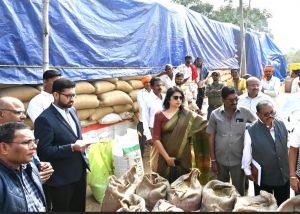  प्रभारी सचिव  ने खरोरा, झालखम्हरिया और शेर में  धान खरीदी व्यवस्था का लिया जायजा