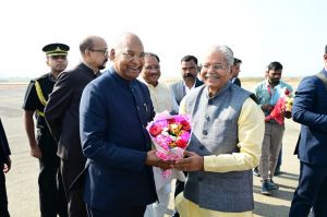 पूर्व राष्ट्रपति, राज्यपाल और मुख्यमंत्री का एयरपोर्ट में स्वागत