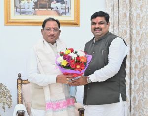  सेवा सुशासन के दो साल, मंत्री गजेन्द्र यादव ने दुर्गवासियों को बधाई दी