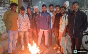 रायपुर नगर निगम ने राजधानी शहर में 25 से अधिक सार्वजनिक स्थानों पर जलवाया अलाव रायपुर नगर निगम ने राजधानी शहर में 25 से अधिक सार्वजनिक स्थानों पर जलवाया अलाव