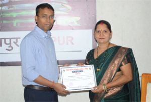 विशेष गहन पुनरीक्षण अभियान में उत्कृष्ट प्रदर्शन के लिए 15 बीएलओ एवं 7 सुपरवाईजर हुए सम्मानित विशेष गहन पुनरीक्षण अभियान में उत्कृष्ट प्रदर्शन के लिए 15 बीएलओ एवं 7 सुपरवाईजर हुए सम्मानित