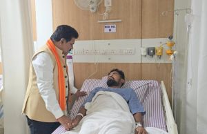 उपमुख्यमंत्री विजय शर्मा ने आईईडी ब्लास्ट में घायल पुलिस जवानों से अस्पताल में की मुलाकात उपमुख्यमंत्री विजय शर्मा ने आईईडी ब्लास्ट में घायल पुलिस जवानों से अस्पताल में की मुलाकात