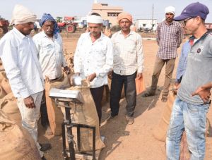 सरल और पारदर्शी धान खरीदी प्रक्रिया से खुश किसान भूपेश सिंह ने व्यवस्था पर जताया आभार सरल और पारदर्शी धान खरीदी प्रक्रिया से खुश किसान भूपेश सिंह ने व्यवस्था पर जताया आभार