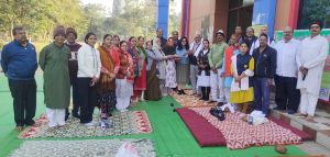 योग साधकों ने शरीर को स्वस्थ रखने दी एक्यूप्रेशर और न्यूरोथेरेपी की जानकारी