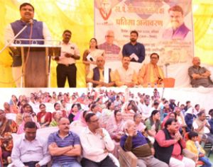 मंत्री यादव ने स्वतंत्रता संग्राम सेनानी स्व. पं. सीताराम शर्मा की प्रतिमा का किया अनावरण मंत्री यादव ने स्वतंत्रता संग्राम सेनानी स्व. पं. सीताराम शर्मा की प्रतिमा का किया अनावरण