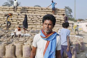 धान बेचने और रकबा समर्पण में रायगढ़ जिला अव्वल, किसानों ने धान खरीदी की पारदर्शिता पर जताया भरोसा धान बेचने और रकबा समर्पण में रायगढ़ जिला अव्वल, किसानों ने धान खरीदी की पारदर्शिता पर जताया भरोसा