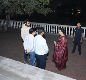 महापौर मीनल ऐतिहासिक बूढ़ातालाब में पूर्ववर्ती सरकार द्वारा लगवाए गए 5 करोड़ के फाउंटेन की जानकारी लेने स्थल पहुंचीं महापौर मीनल ऐतिहासिक बूढ़ातालाब में पूर्ववर्ती सरकार द्वारा लगवाए गए 5 करोड़ के फाउंटेन की जानकारी लेने स्थल पहुंचीं