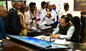 कलेक्टर ने साप्ताहिक जनदर्शन में सुनी लोगों की समस्याएं कलेक्टर ने साप्ताहिक जनदर्शन में सुनी लोगों की समस्याएं