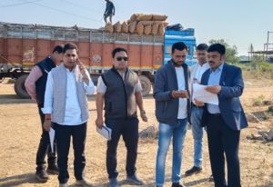 मार्कफेड एमडी जितेन्द्र शुक्ला ने किया खरीदी और संग्रहण केन्द्र का निरीक्षण मार्कफेड एमडी जितेन्द्र शुक्ला ने किया खरीदी और संग्रहण केन्द्र का निरीक्षण