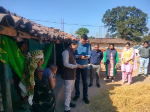 कलेक्टर एवं जिला पंचायत सीईओ ने बैगा आदिवासी बहुल ग्रामों का किया दौरा कलेक्टर एवं जिला पंचायत सीईओ ने बैगा आदिवासी बहुल ग्रामों का किया दौरा