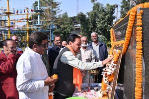 राष्ट्र कवि मैथिली शरण गुप्त की पुण्यतिथि पर निगम अमर गिदवानी, गहोई वैश्य समाज रायपुर के पदाधिकारियों ने प्रतिमा स्थल पर किया सादर नमन राष्ट्र कवि मैथिली शरण गुप्त की पुण्यतिथि पर निगम अमर गिदवानी, गहोई वैश्य समाज रायपुर के पदाधिकारियों ने प्रतिमा स्थल पर किया सादर नमन