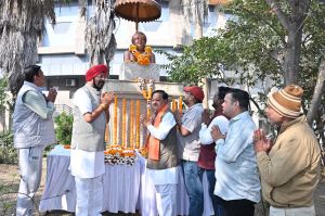 पूर्व महापौर स्वर्गीय बलवीर सिंह जुनेजा का जयन्ती पर नमन पूर्व महापौर स्वर्गीय बलवीर सिंह जुनेजा का जयन्ती पर नमन