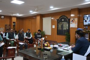  उपार्जन केंद्रों में धान खरीदी लिमिट बढ़ाई गई, कलेक्टर ने की धान खरीदी प्रगति की समीक्षा