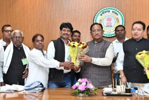 मुख्यमंत्री से सतनाम पंथ के पदाधिकारियों ने की सौजन्य मुलाकात