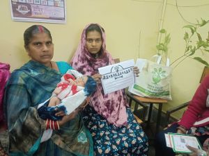 पर्यावरण संरक्षण का संदेश, प्रसूता माताओं को हरियाली की भेंट