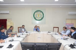  कलेक्टर ने रायपुर साहित्य उत्सव को लेकर निजी स्कूलों के प्राचार्य एवं साहित्यकारों की ली बैठक