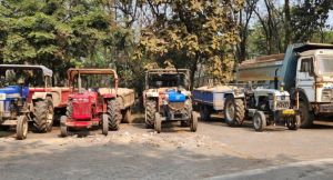   अवैध रेत परिवहन के मामले में 9 ट्रैक्टर जब्त