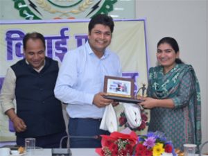 अपर कलेक्टर श्रीमती नम्रता जैन को भावभीनी विदाई, नारायणपुर कलेक्टर के रूप में मिली नई जिम्मेदारी अपर कलेक्टर श्रीमती नम्रता जैन को भावभीनी विदाई, नारायणपुर कलेक्टर के रूप में मिली नई जिम्मेदारी