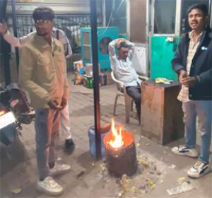 रायपुर नगर निगम द्वारा 30 से भी अधिक सार्वजनिक स्थानों में अलाव जलाने की व्यबस्था रायपुर नगर निगम द्वारा 30 से भी अधिक सार्वजनिक स्थानों में अलाव जलाने की व्यबस्था