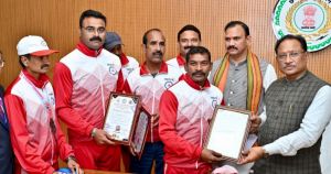 मुख्यमंत्री श्री साय से मास्टर एथलीट फेडरेशन ऑफ इंडिया के प्रतिभागियों ने की सौजन्य भेंट मुख्यमंत्री श्री साय से मास्टर एथलीट फेडरेशन ऑफ इंडिया के प्रतिभागियों ने की सौजन्य भेंट