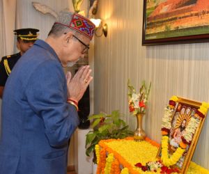 राज्यपाल श्री डेका ने संत बाबा गुरु घासीदास जयंती पर पुष्पांजलि अर्पित की राज्यपाल श्री डेका ने संत बाबा गुरु घासीदास जयंती पर पुष्पांजलि अर्पित की