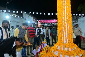 घासीदास जयंती में शामिल हुए मंत्री गजेन्द्र यादव घासीदास जयंती में शामिल हुए मंत्री गजेन्द्र यादव