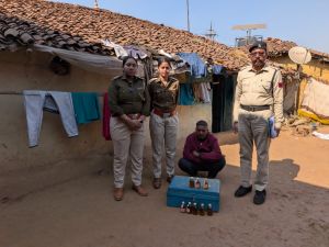 ड्राई-डे में अवैध शराब पर कार्रवाई ड्राई-डे में अवैध शराब पर कार्रवाई