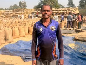 धान का बेहतर मूल्य मिलने से बदली किसान खुश धान का बेहतर मूल्य मिलने से बदली किसान खुश