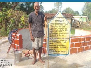 मनरेगा की सौगात: कूप निर्माण से महाबीर की किस्मत चमकी मनरेगा की सौगात: कूप निर्माण से महाबीर की किस्मत चमकी