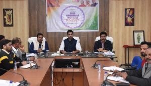 निर्भीक होकर कोचियों एवं बिचौलियों पर करें कार्रवाई : कलेक्टर निर्भीक होकर कोचियों एवं बिचौलियों पर करें कार्रवाई : कलेक्टर