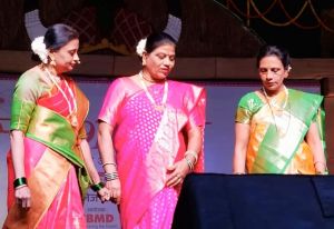 स्वदेशी मेला: लावणी, गोंधल, पिंगा नृत्य में दिखी मराठी संस्कृति स्वदेशी मेला: लावणी, गोंधल, पिंगा नृत्य में दिखी मराठी संस्कृति