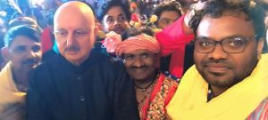 अनुपम खेर ने रिखी क्षत्रिय और उनके समूह की प्रस्तुति को खूब सराहा अनुपम खेर ने रिखी क्षत्रिय और उनके समूह की प्रस्तुति को खूब सराहा