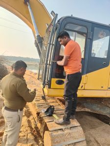 अवैध रेत खनन पर सख्त कार्रवाई: आरंग क्षेत्र में खदान सील, मशीनें व वाहन जब्त अवैध रेत खनन पर सख्त कार्रवाई: आरंग क्षेत्र में खदान सील, मशीनें व वाहन जब्त