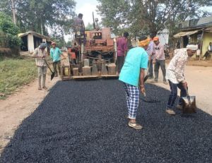 प्रधानमंत्री ग्राम सड़क योजना अंतर्गत सड़कों की मरम्मत कार्य जारी प्रधानमंत्री ग्राम सड़क योजना अंतर्गत सड़कों की मरम्मत कार्य जारी