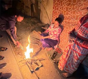 रायपुर नगर निगम क्षेत्र में 30 से अधिक सार्वजनिक स्थानों पर अलाव जलवाकर शीतलहर से राहत दे रही रायपुर नगर निगम क्षेत्र में 30 से अधिक सार्वजनिक स्थानों पर अलाव जलवाकर शीतलहर से राहत दे रही