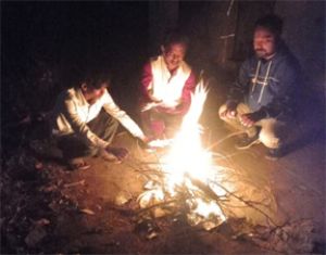 30 से भी अधिक सार्वजनिक स्थानों में अलाव जलने की व्यबस्था 30 से भी अधिक सार्वजनिक स्थानों में अलाव जलने की व्यबस्था