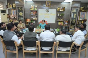 महापौर ने ली सभी 10 जोन अध्यक्षो की समीक्षा बैठक की महापौर ने ली सभी 10 जोन अध्यक्षो की समीक्षा बैठक की