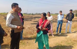  कृषि उत्पादन आयुक्त  ने कृषि योजनाओं के तहत लगाए फसलों का निरीक्षण किया