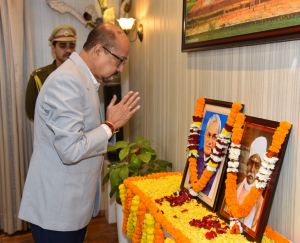 राज्यपाल ने पूर्व प्रधानमंत्री श्री वाजपेयी और पं. मदनमोहन मालवीय के जन्मदिन पर उन्हें नमन किया राज्यपाल ने पूर्व प्रधानमंत्री श्री वाजपेयी और पं. मदनमोहन मालवीय के जन्मदिन पर उन्हें नमन किया
