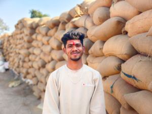 धान खरीदी केंद्रों में उमड़ रही किसानों की खुशी....युवा किसान भोलाराम ने बेहतर व्यवस्था के लिए जताया मुख्यमंत्री का आभार धान खरीदी केंद्रों में उमड़ रही किसानों की खुशी....युवा किसान भोलाराम ने बेहतर व्यवस्था के लिए जताया मुख्यमंत्री का आभार