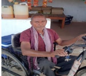 दिव्यांग महेश राम टंडन का आत्मनिर्भरता की ओर बढ़ते कदम दिव्यांग महेश राम टंडन का आत्मनिर्भरता की ओर बढ़ते कदम