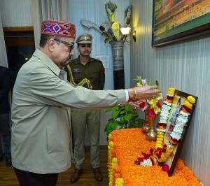 राज्यपाल श्री डेका ने वीर बाल दिवस पर पुष्पांजलि अर्पित की राज्यपाल श्री डेका ने वीर बाल दिवस पर पुष्पांजलि अर्पित की