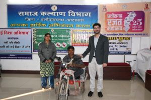 कलेक्टर जनदर्शन बना सहारा:. दिव्यांग ओमप्रकाश को मिली मोटराइज्ड ट्राइसाइकिल कलेक्टर जनदर्शन बना सहारा:. दिव्यांग ओमप्रकाश को मिली मोटराइज्ड ट्राइसाइकिल