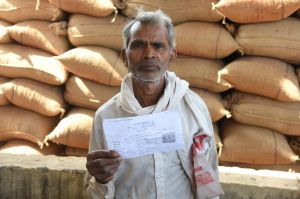धान बेचकर बैंक ऋण राशि पटाने में कामयाब रहा सदाराम धान बेचकर बैंक ऋण राशि पटाने में कामयाब रहा सदाराम
