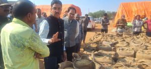 कमिश्नर सुनील जैन ने पीपरतराई धान खरीदी केन्द्र की जांच के दिए निर्देश कमिश्नर सुनील जैन ने पीपरतराई धान खरीदी केन्द्र की जांच के दिए निर्देश