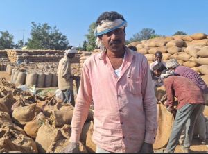 छत्तीसगढ़ की धान खरीदी व्यवस्था से बदली खेती की तस्वीर-किसान श्री पुरानिक लाल कुंजाम छत्तीसगढ़ की धान खरीदी व्यवस्था से बदली खेती की तस्वीर-किसान श्री पुरानिक लाल कुंजाम